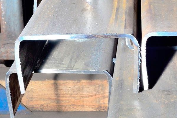 Швеллер стальной гнутый 250х125х6