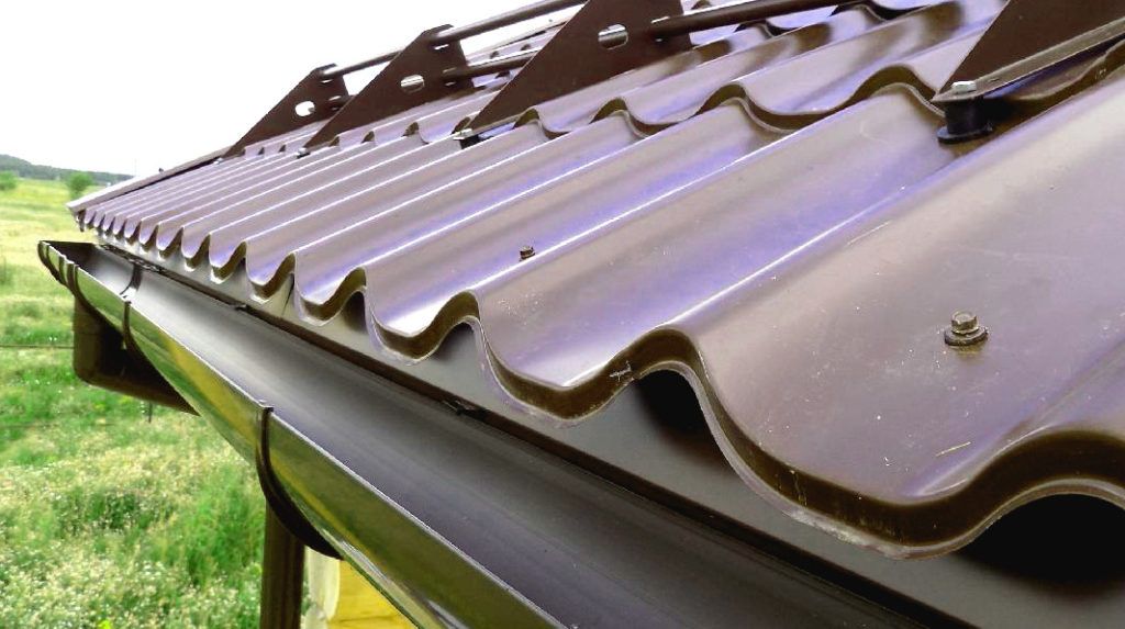 металлический водосточный желоб