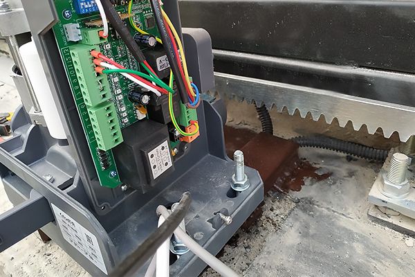 Как подключить откатные ворота (подключение автоматики)