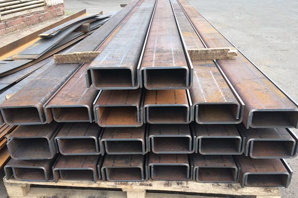 Швеллер стальной гнутый 160х60х6