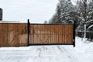 откатные ворота зимой