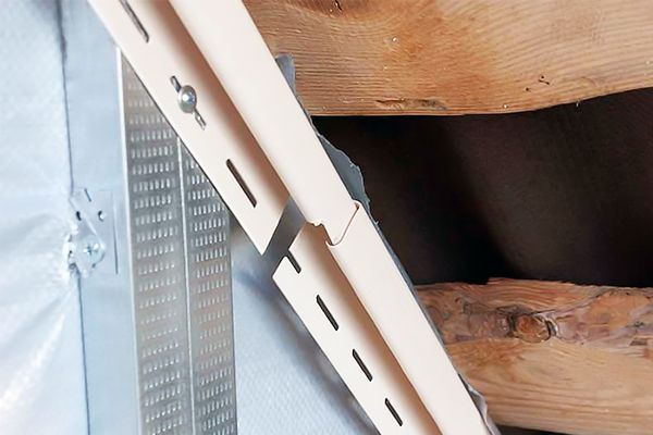 J-планка для пластикового сайдинга