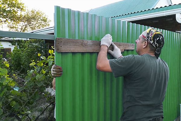 Установка забора своими руками