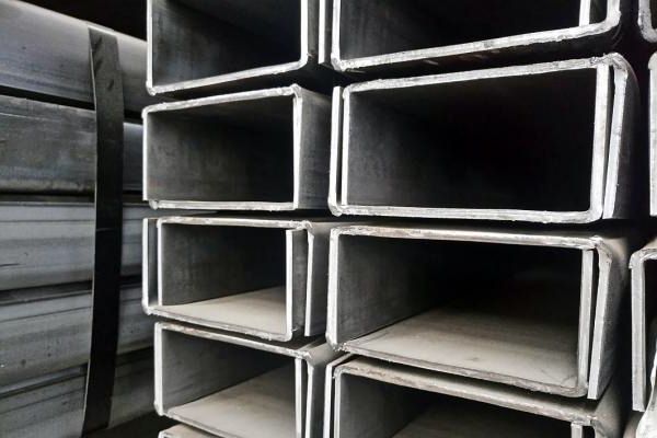 Швеллер стальной гнутый 160х90х4