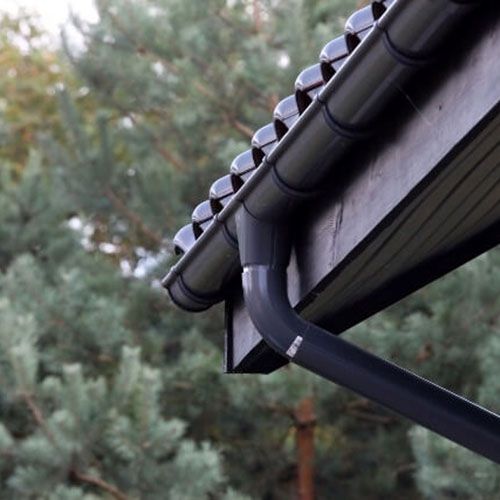 пластиковый желоб водосток