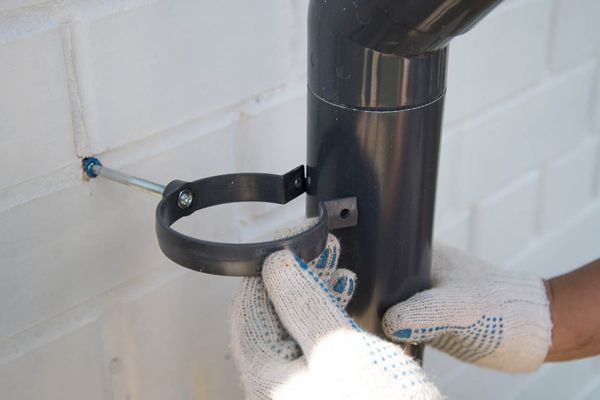 Держатели водосточной трубы.jpg