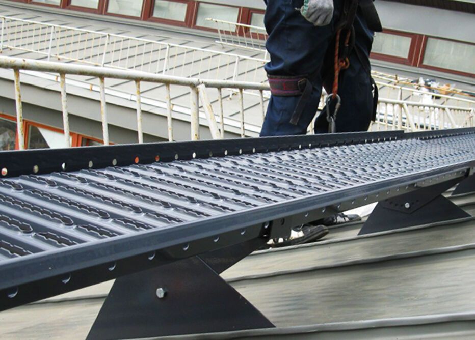 кровельный переходный мостик